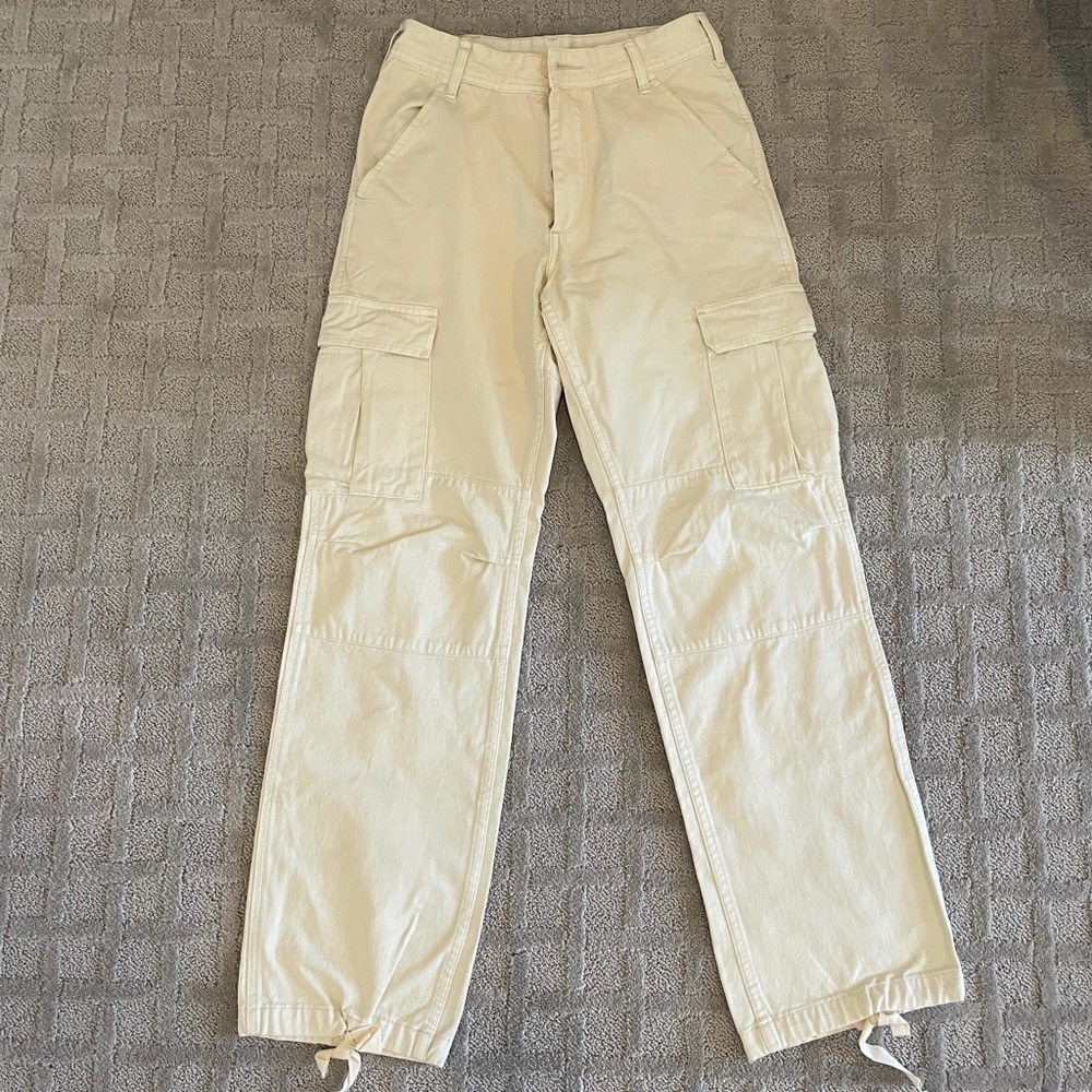 Brandy Melville 26” cream/white cargo pants